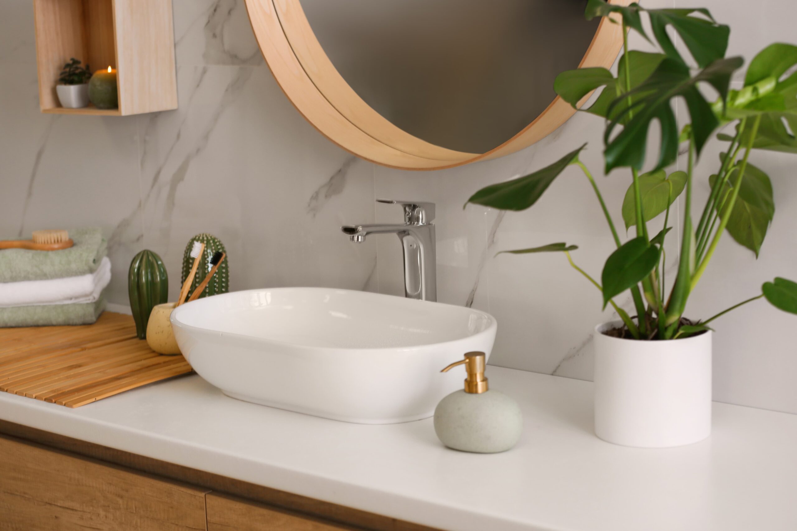 10 Top Tricks to Make a Small Bathroom Look Larger